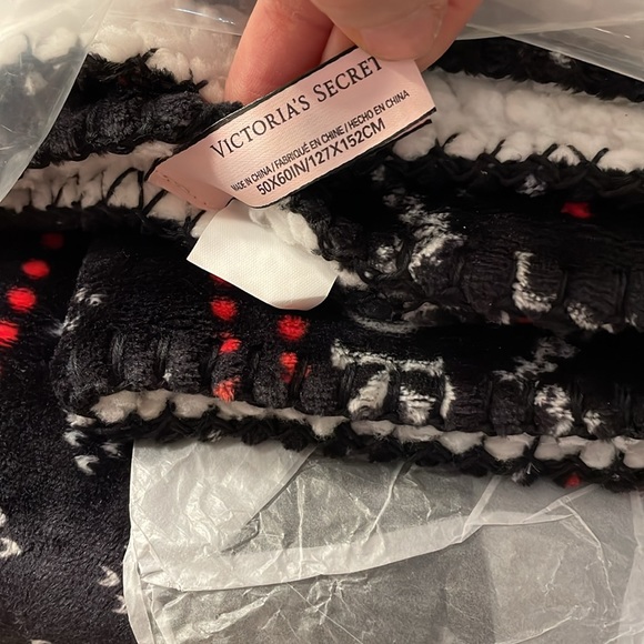 Victoria Secret sherpa blanket - Picture 3 of 3